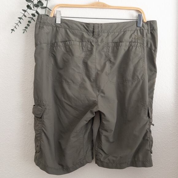 REI Green Gray Utility Cargo Shorts Size 16 - Picture 4 of 6